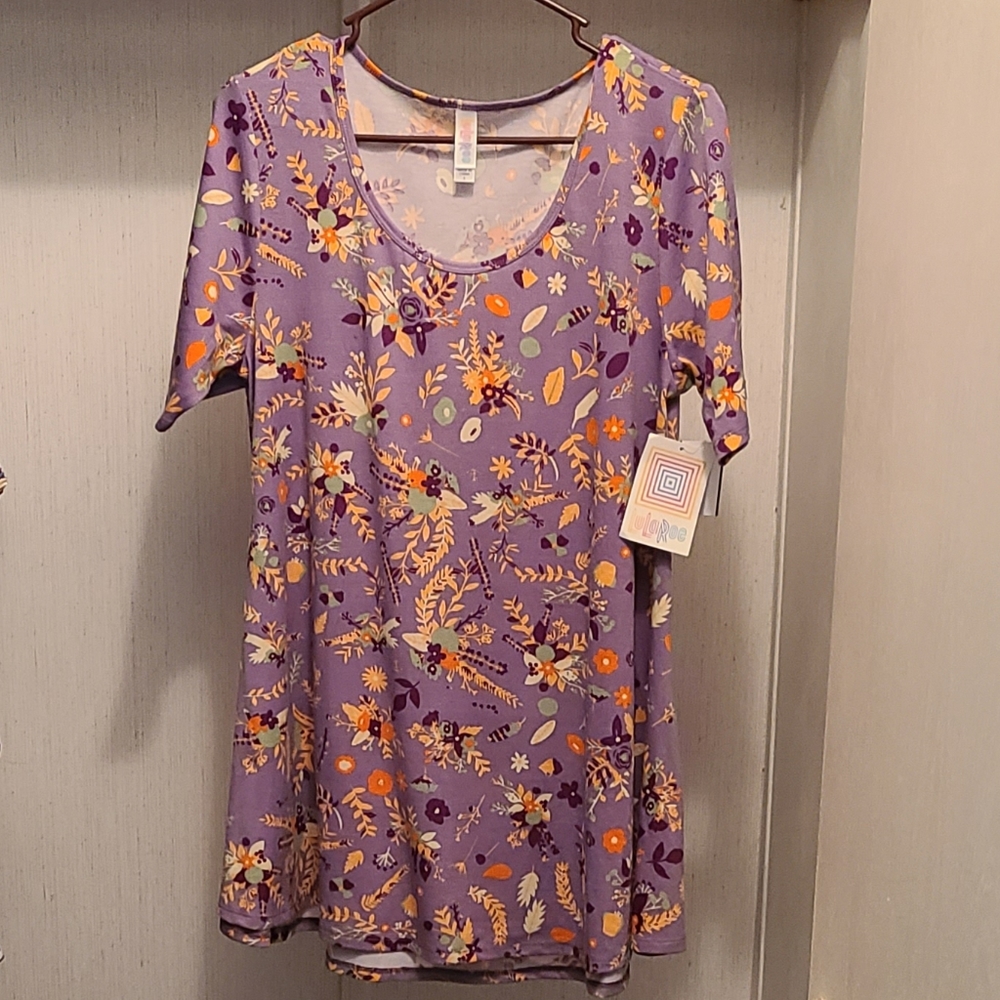 LulaRoe NWT Perfect T-Small